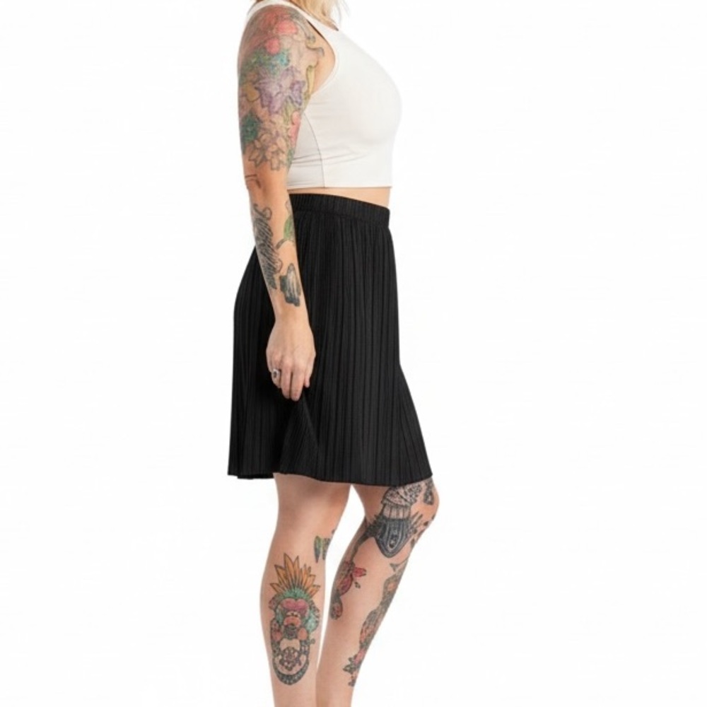 LulaRoe Samantha Plisse pull on Mini skirt size Large Black